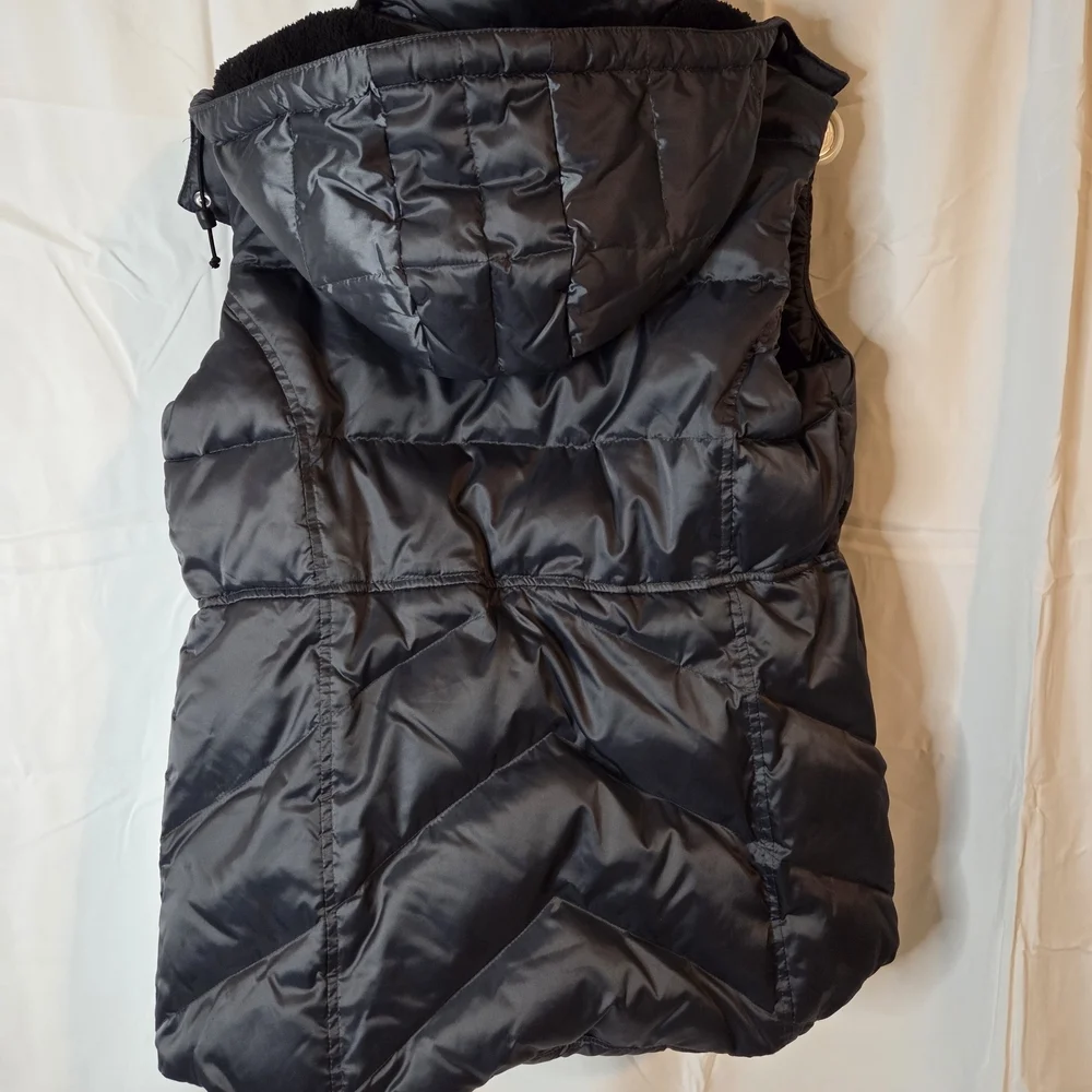 Roper Women's Sleek Black Down Filled Quilted Vest Detatchable Hood Size L